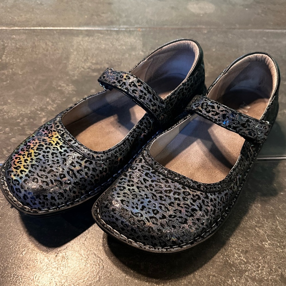 Algeria Belle Wilder leather Mary Jane Sz 41 Adjustable Velcro Strap EUC